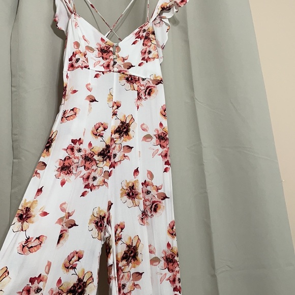 Forever 21 Floral Romper - Jumpsuit - Picture 3 of 3
